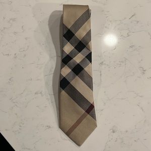Men’s Burberry tie